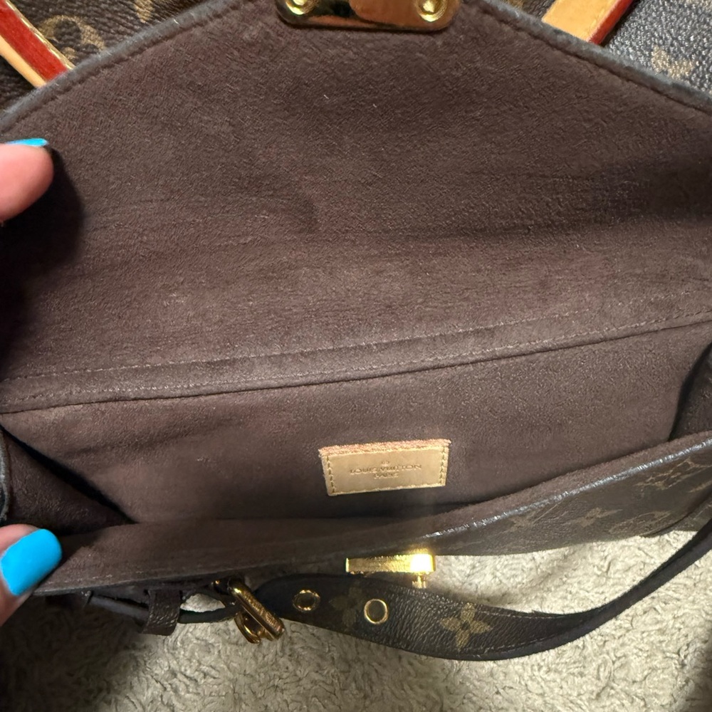 Louis Vuitton Monogram Metis Shoulder Bag - Picture 4 of 9